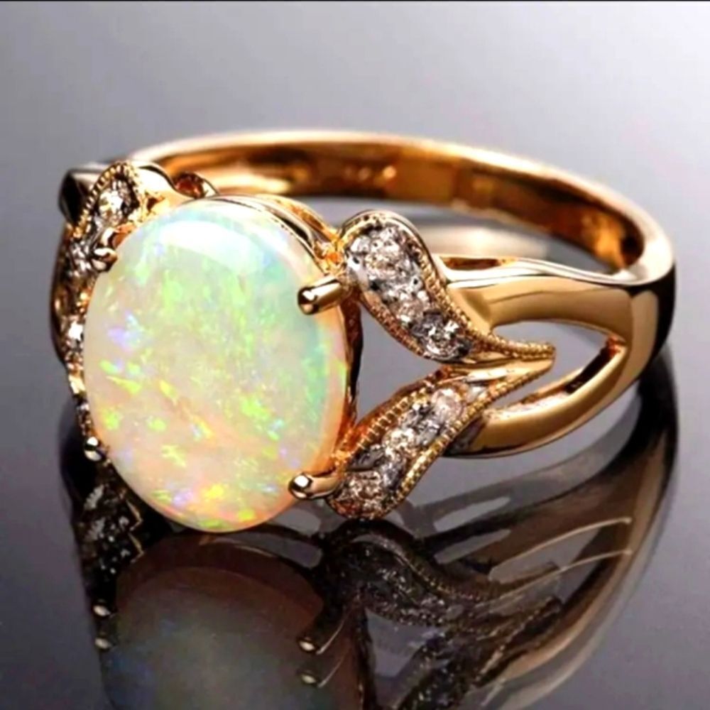 Golden opal wedding ring sz 6